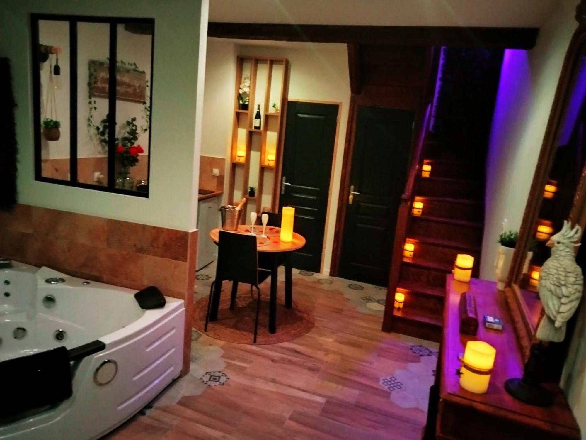 Maison Prestige Le Donjon Des Plaisirs Jacuzzi Montluel Εξωτερικό φωτογραφία