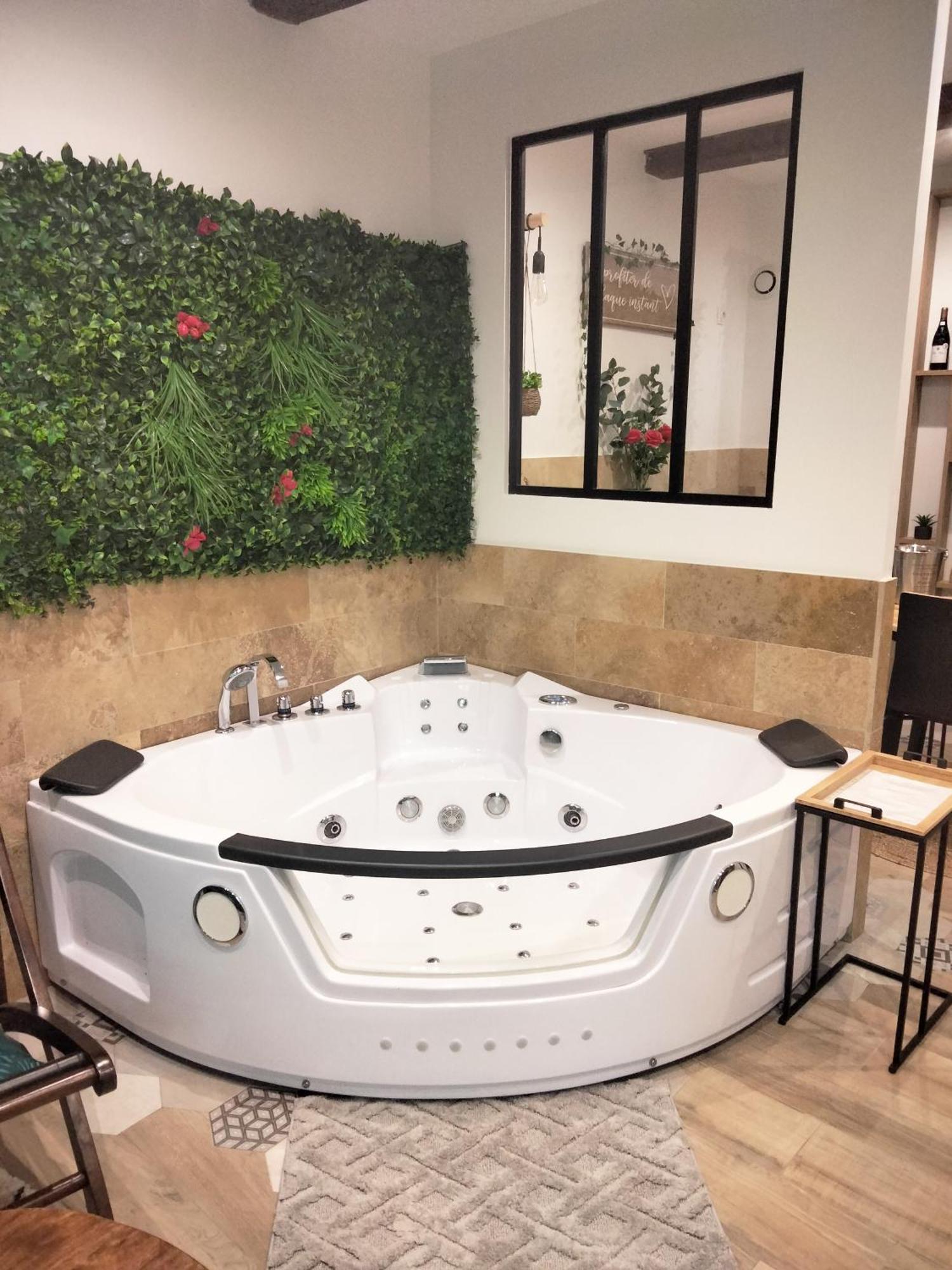 Maison Prestige Le Donjon Des Plaisirs Jacuzzi Montluel Εξωτερικό φωτογραφία