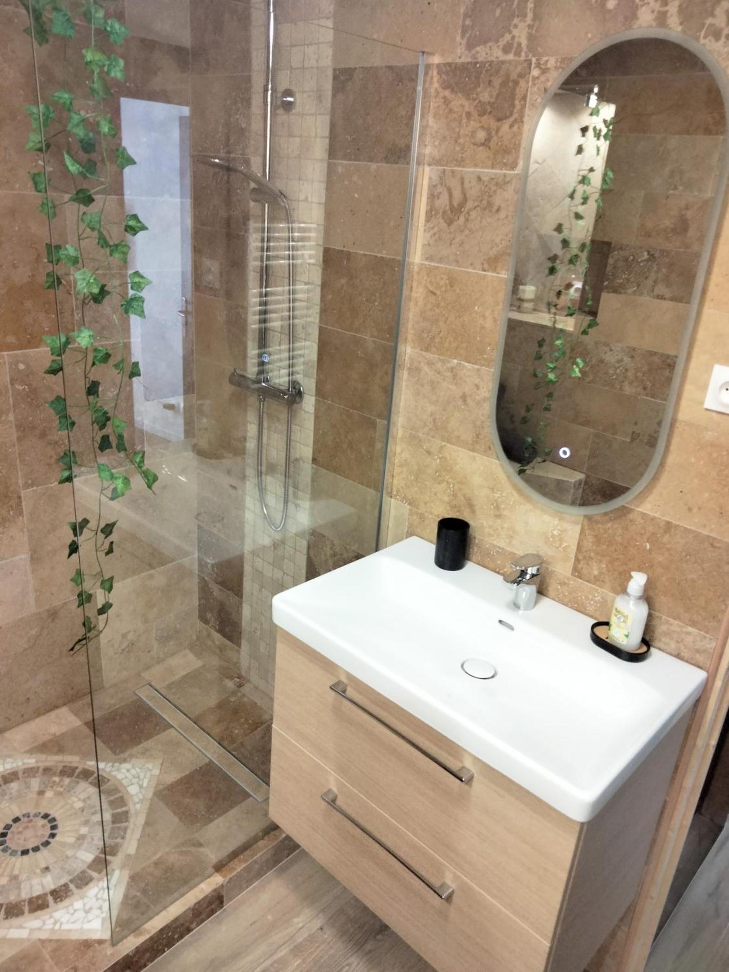Maison Prestige Le Donjon Des Plaisirs Jacuzzi Montluel Εξωτερικό φωτογραφία
