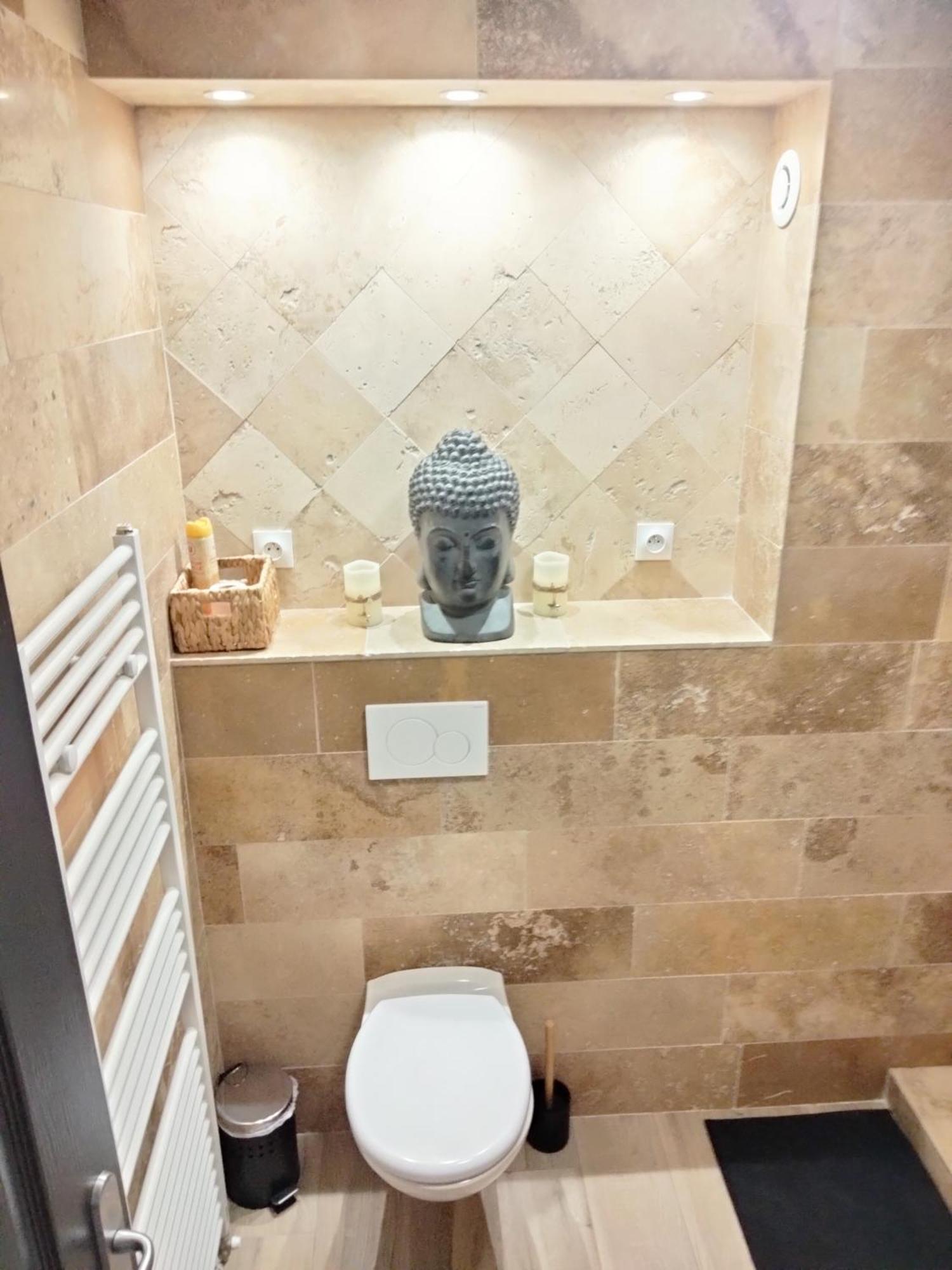 Maison Prestige Le Donjon Des Plaisirs Jacuzzi Montluel Εξωτερικό φωτογραφία