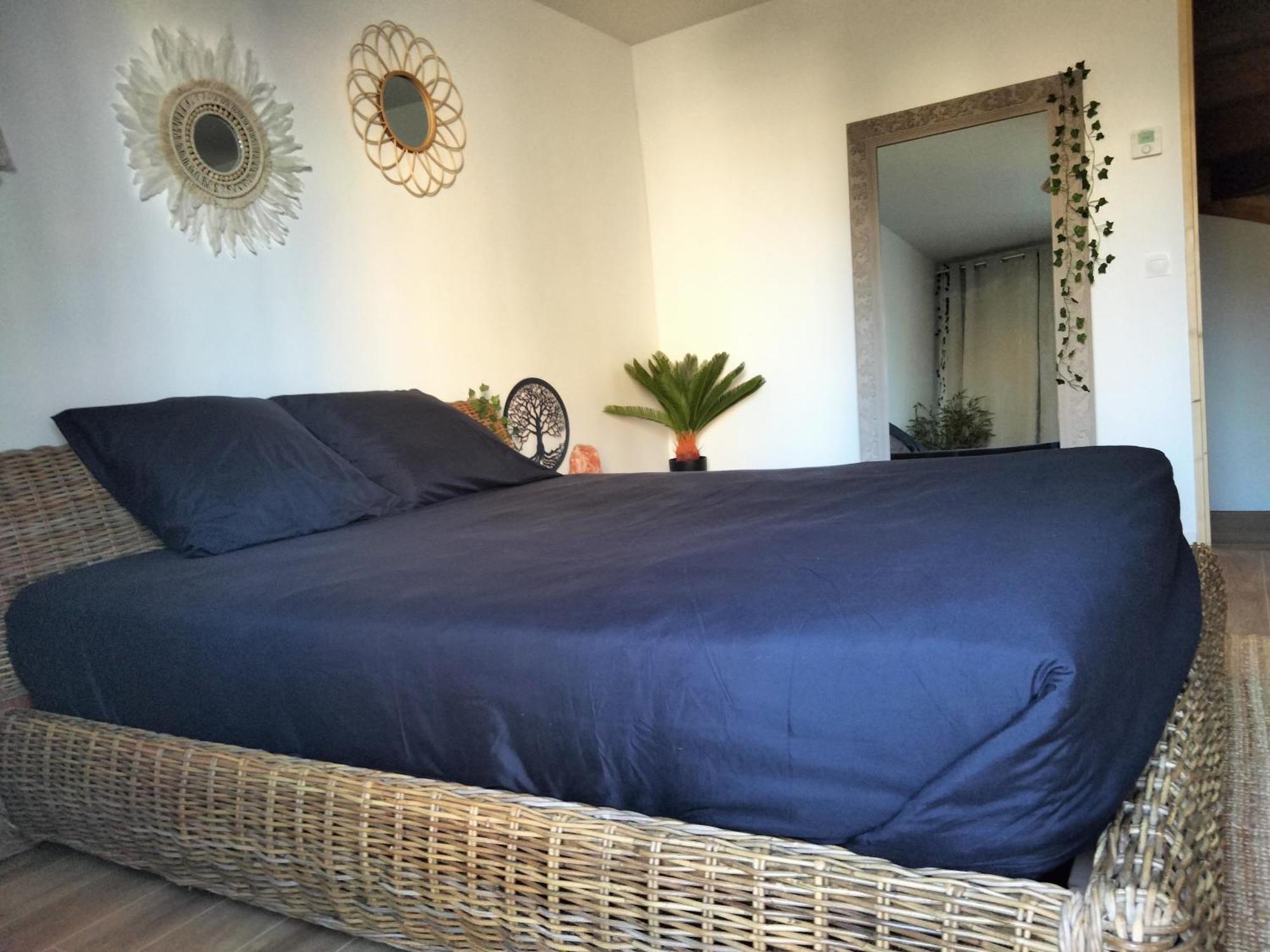 Maison Prestige Le Donjon Des Plaisirs Jacuzzi Montluel Εξωτερικό φωτογραφία